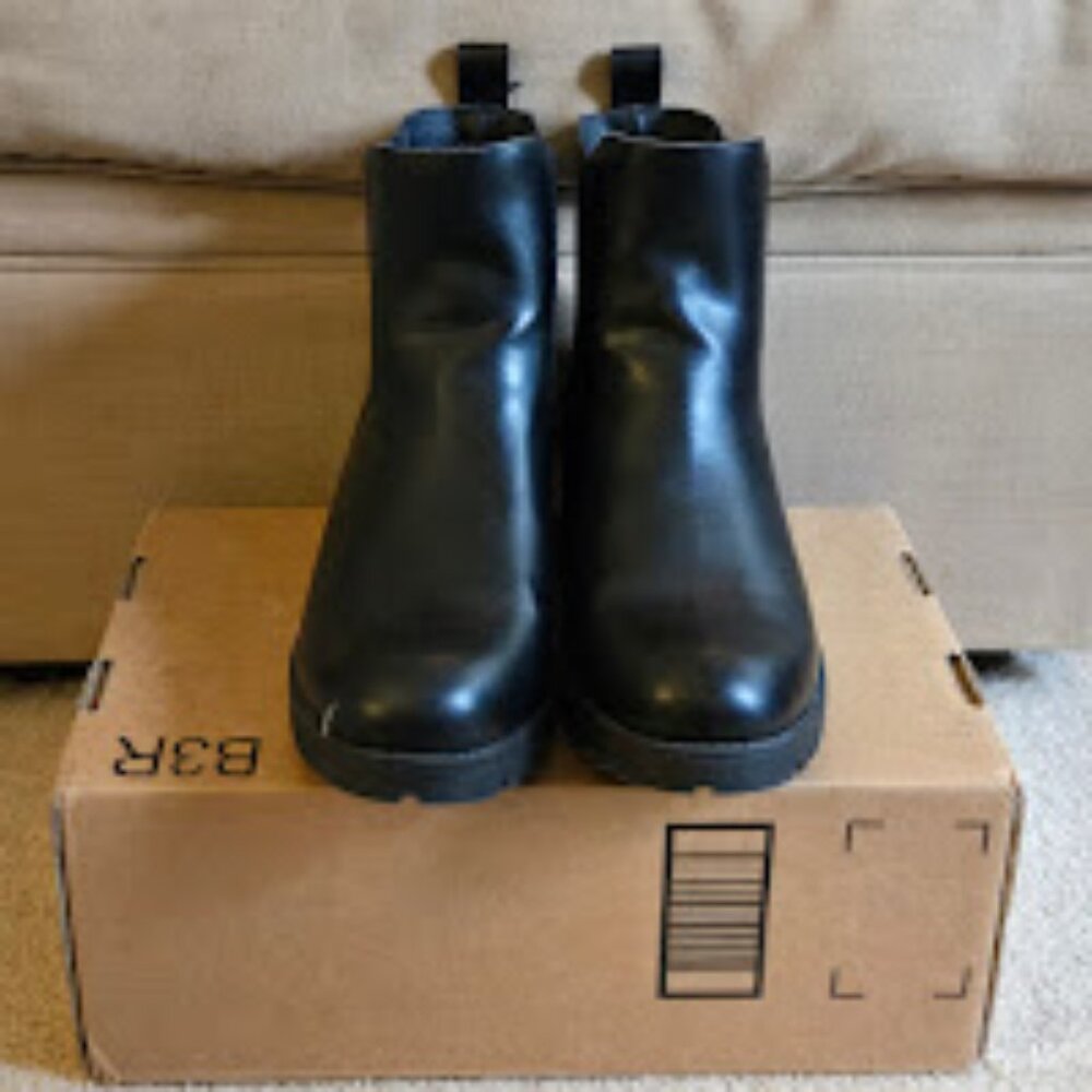 Vepose Women's 9607 Chelsea Ankle Boots